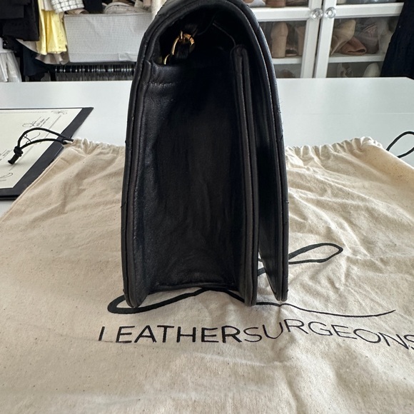 *Authentic* Chanel Vintage Chain Shoulder Flap Bag - Picture 9 of 15